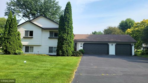 936 Bluff Pointe Dr, Chaska, MN, 55318-1227 | Card Image