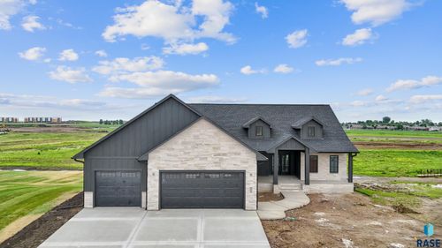 5513 E Morningside Cir, Sioux Falls, SD, 57110-7153 | Card Image