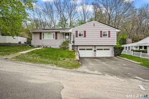 7 Newport Dr, Waterbury, CT, 06705-2511 | Card Image