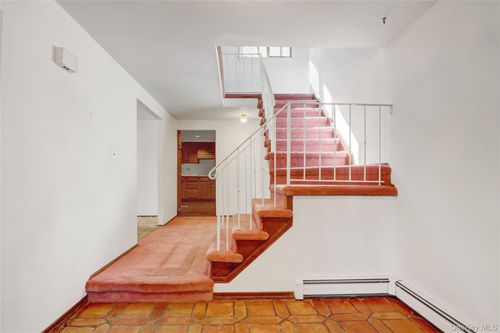 82 Barry Ln, Syosset, NY, 11791-3834 | Card Image