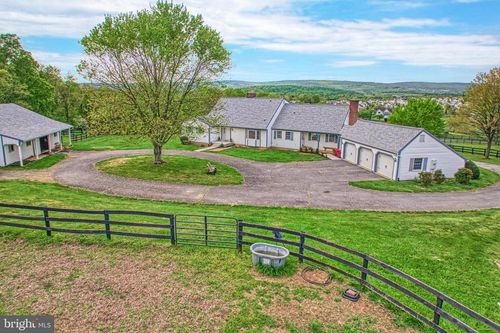 36181 Foxlore Farm Ln, ROUND HILL, VA, 20141-2410 | Card Image