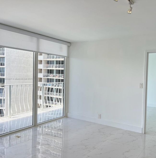 APT-1622 - 7601 E Treasure Dr, Condo with 2 bedrooms, 2 bathrooms and null parking in North Bay Village FL | Image 34