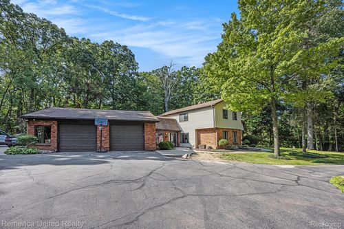 11111 Hibner Rd, Hartland, MI, 48353-1237 | Card Image