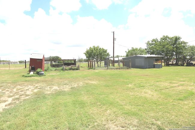 7510 Pittman Rd, House other with 3 bedrooms, 2 bathrooms and null parking in Adkins TX | Image 34