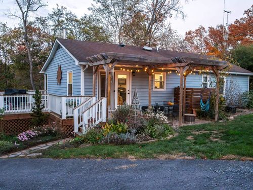 1917 Hermitage Rd, Waynesboro, VA, 22980-6459 | Card Image