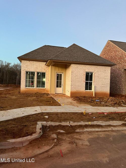 136 Water St, Madison, MS, 39110-6385 | Card Image