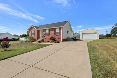 514 E Longview Dr, House other with 3 bedrooms, 2 bathrooms and 6 parking in Portland TN | Image 2