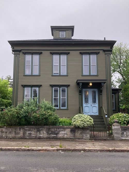 597 County St, New Bedford, MA, 02740-6517 | Card Image