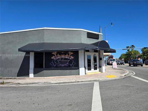 6051 Sw 8th St, West Miami, FL, 33144-5039 | Card Image