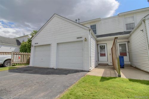 38351 Warner Farms Dr, Westland, MI, 48185-8717 | Card Image