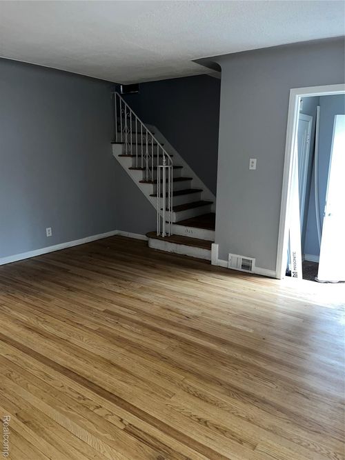 9991 Strathmoor St, Detroit, MI, 48227-2716 | Card Image