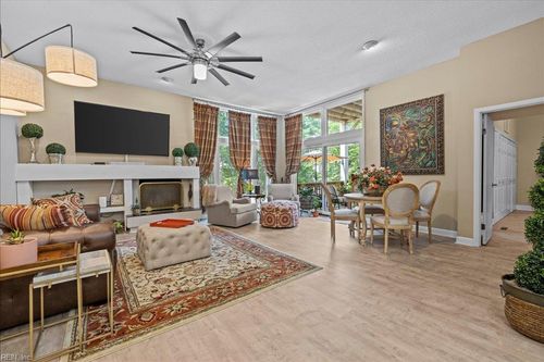apt-230-696 Mowbray Arch, Norfolk, VA, 23507-1837 | Card Image