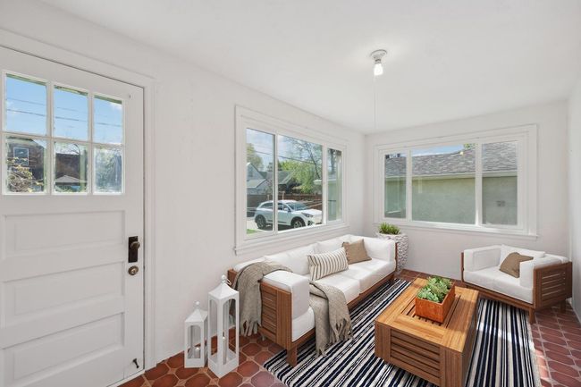 Virtual Staged Sun Porch | Image 8