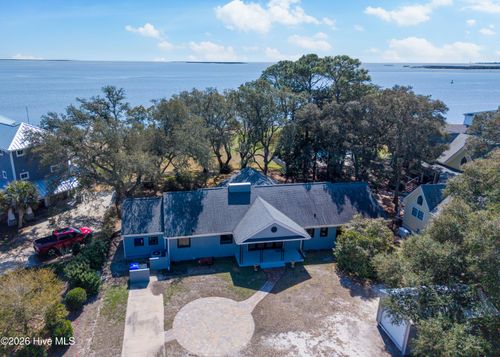 304 River Dr, Southport, NC, 28461-4110 | Card Image