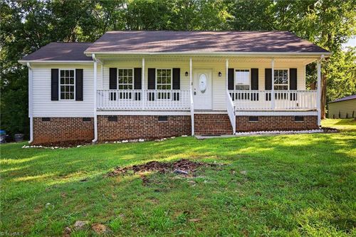 2102 Smith St, Reidsville, NC, 27320-6514 | Card Image