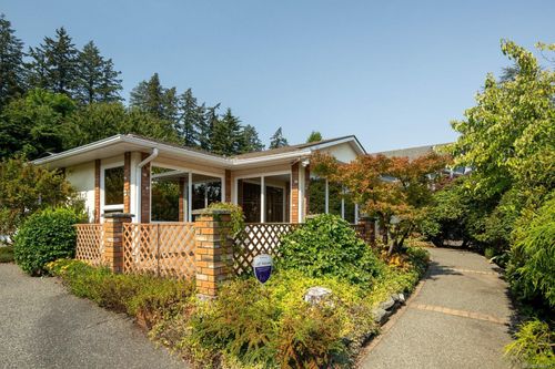 7436 East Saanich Rd, Central Saanich, BC, V8M1W2 | Card Image
