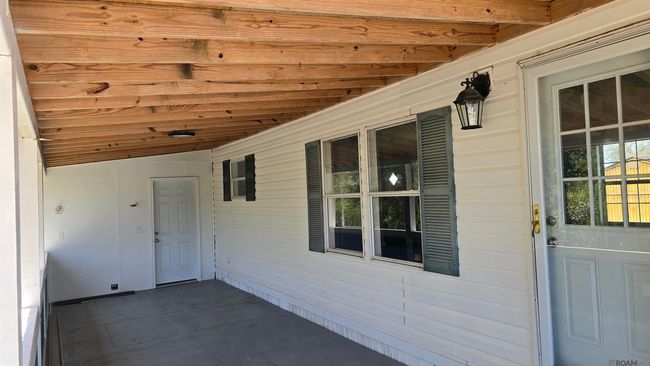 30997 Goldenrod St, House other with 3 bedrooms, 2 bathrooms and null parking in Denham Springs LA | Image 6