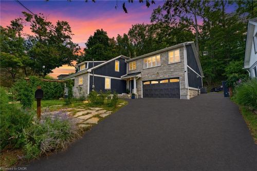 15 First St S, Stoney Creek, ON, L8G1P7 | Card Image