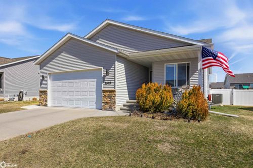 8608 Flatbush Ct Ne, Cedar Rapids, IA, 52402-4884 | Card Image
