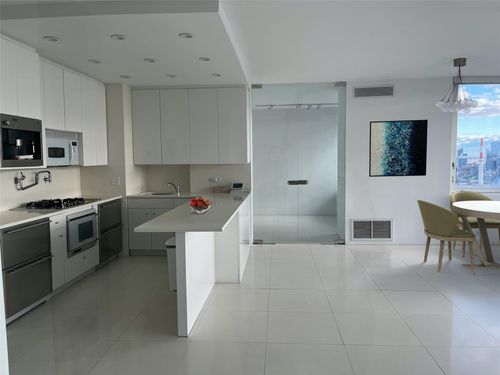 apt-42c-524 E 72nd St, New York, NY, 10021-9806 | Card Image