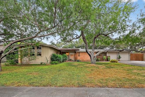 435 Williamson Pl, Corpus Christi, TX, 78411-1517 | Card Image