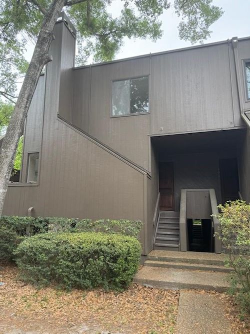 100 Litchfield Ln, Houston, TX, 77024-6016 | Card Image