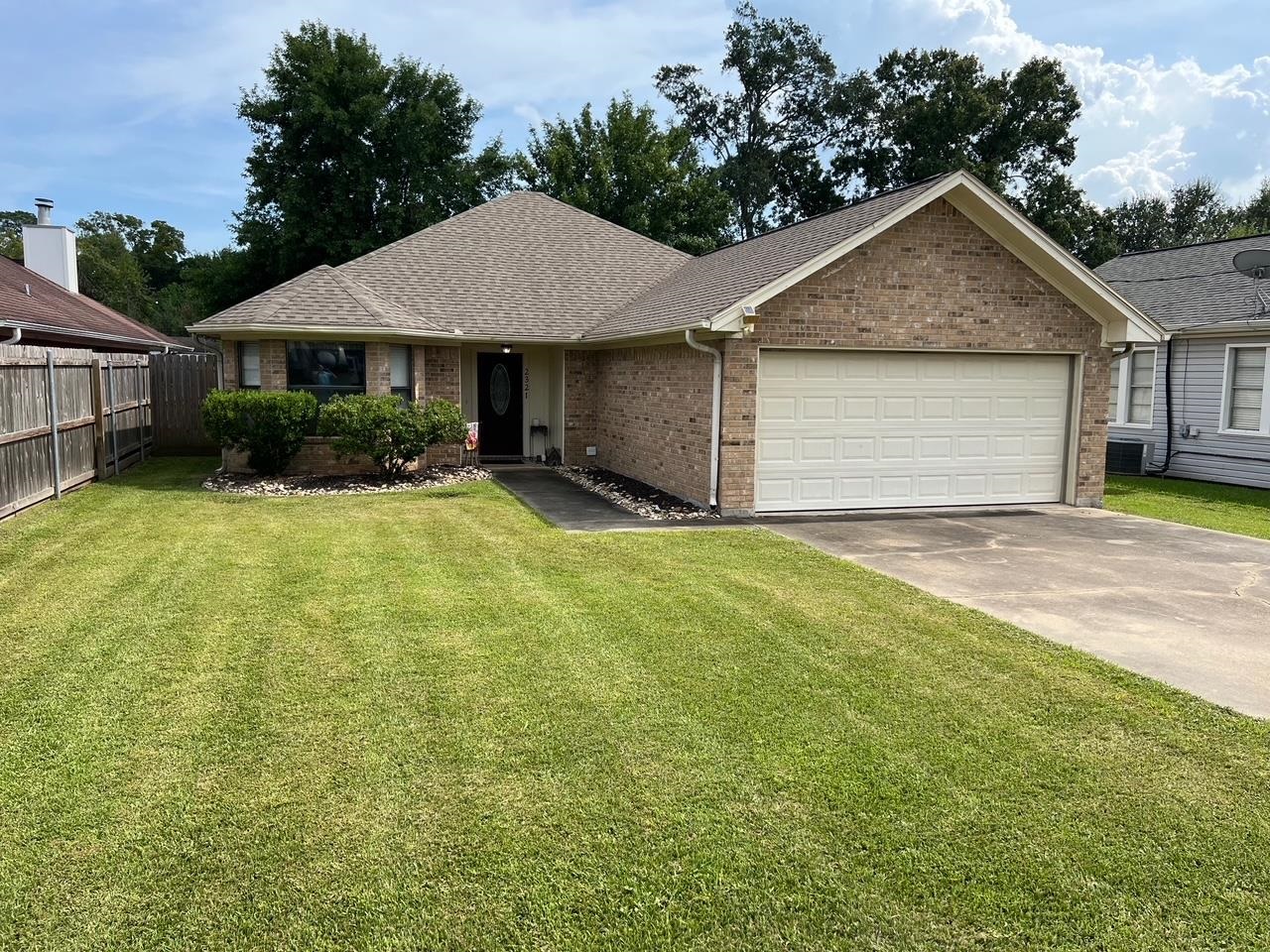 Avenue , Nederland, TX 77627