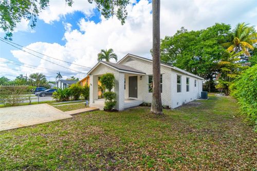 30 Sw 7th St, Hallandale Beach, FL, 33009-7046 | Card Image