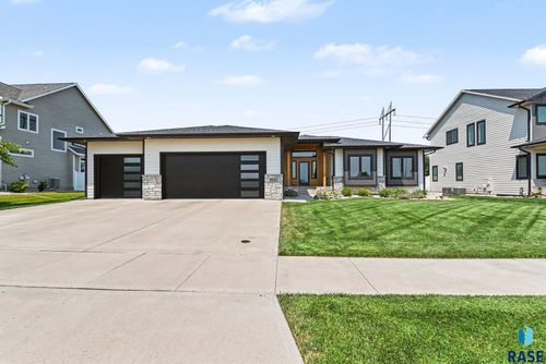 2500 W 95th St Street, Sioux Falls, SD, 57108 | Card Image