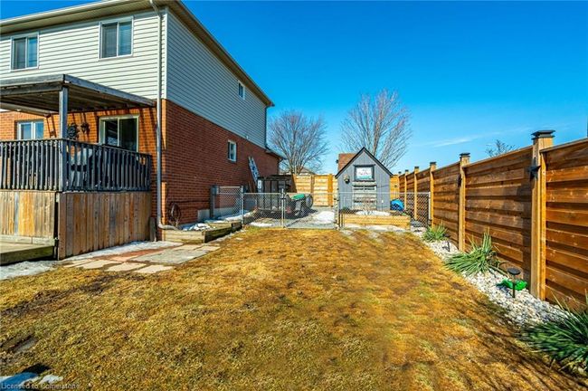 2 Bronte Crt, Townhouse with 4 bedrooms, 4 bathrooms and 3 parking in Dundas ON | Image 37