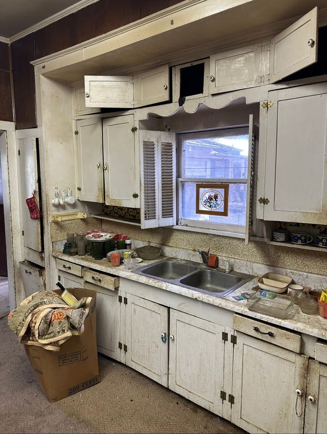 Kitchen featuring crown molding and sink | Image 11