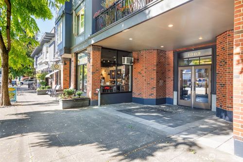 201-1909 10th Ave W, Seattle, WA, 98119-5819 | Card Image