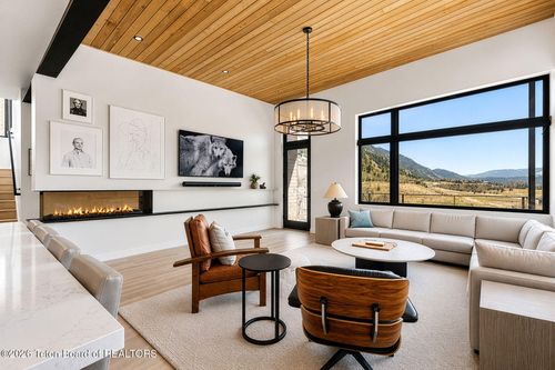 14270 S Wagon Rd, Jackson, WY, 83001-2507 | Card Image
