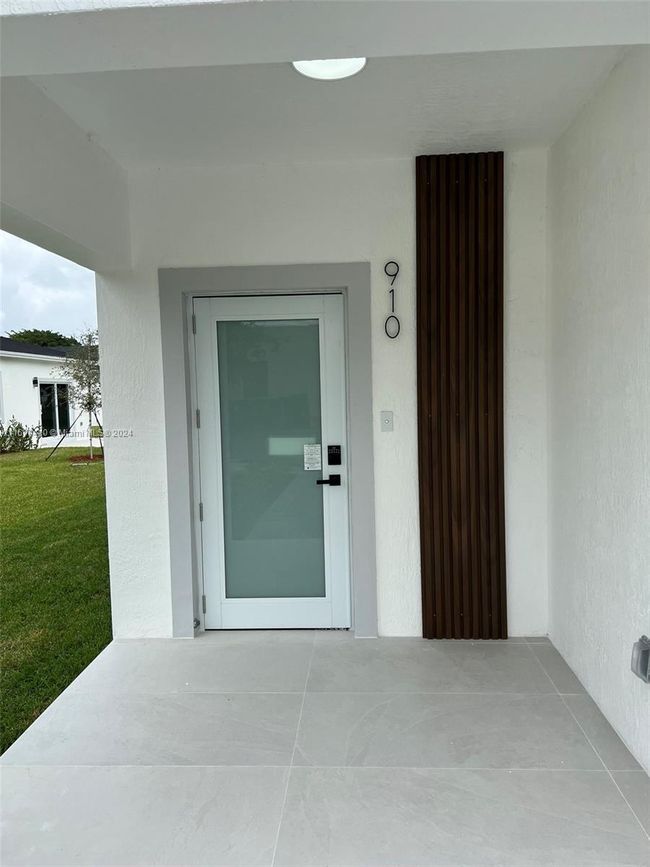 910 Nw 4th Ave, House other with 3 bedrooms, 3 bathrooms and null parking in Hallandale Beach FL | Image 7