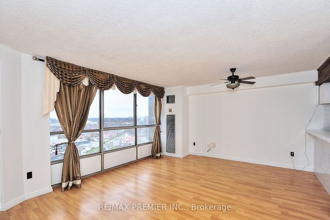 1901 - 10 Martha Eaton Way, Condo with 2 bedrooms, 2 bathrooms and 2 parking in North York ON | Image 7