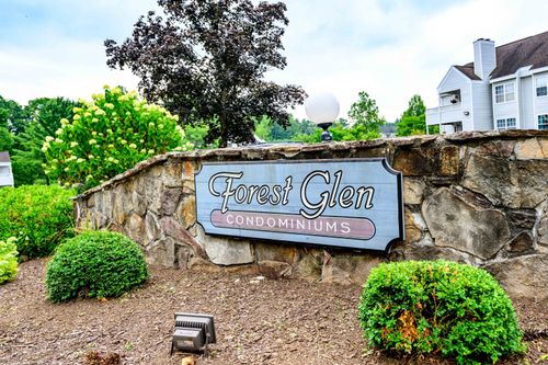 20-1 Forest Glen Cir, Middletown, CT, 06457-6602 | Card Image