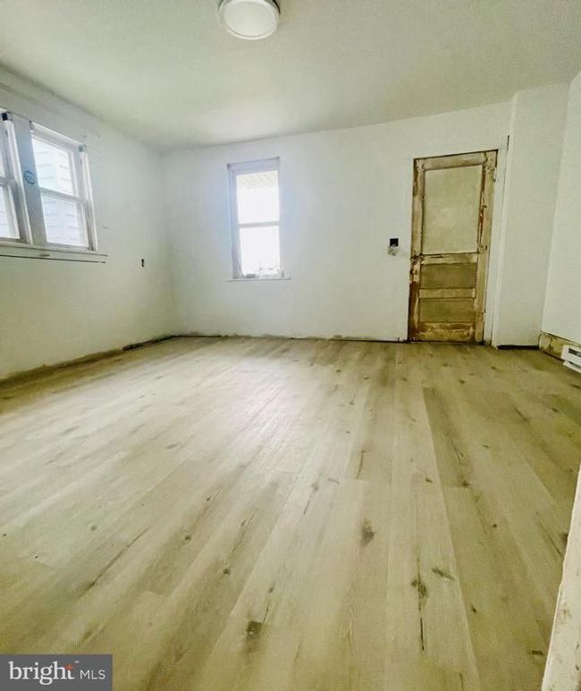 21 N Chestnut St, Home with 4 bedrooms, 2 bathrooms and null parking in Mount Carmel PA | Image 12