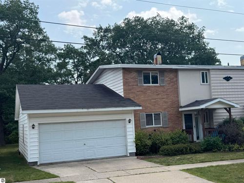 9513 Montana St, Oscoda, MI, 48750 | Card Image