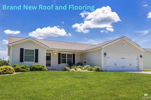 424 Stone Grove Dr, Manhattan, KS, 66503-8785 | Card Image