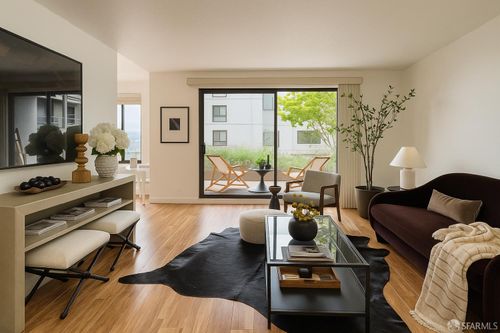c235-6 Commodore Dr, Emeryville, CA, 94608-1649 | Card Image