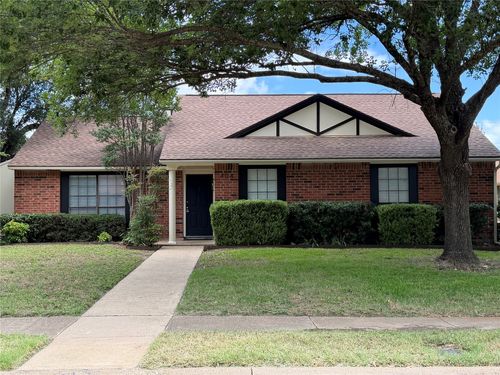 404 Whitney St, Cedar Hill, TX, 75104-2236 | Card Image