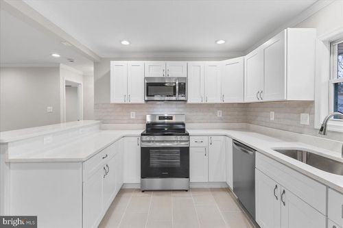 942 Clovis Ave, CAPITOL HEIGHTS, MD, 20743-3943 | Card Image