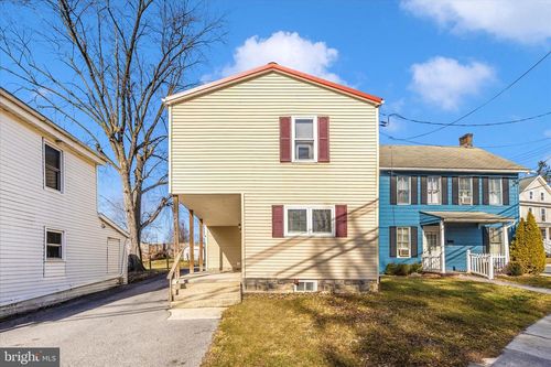 241 N Franklin St, CHAMBERSBURG, PA, 17201-1529 | Card Image