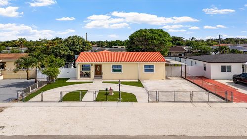 341 E 58th St, Hialeah, FL, 33013-1247 | Card Image