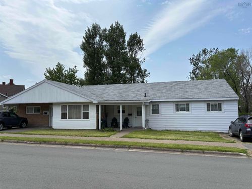 76-78 Sutherland St, Sydney, NS, B1P2X2 | Card Image