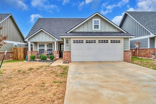 429 Travis Dr, McGregor, TX, 76657-1026 | Card Image