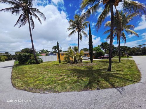 31 Ne 27th Dr, Wilton Manors, FL, 33334-1071 | Card Image