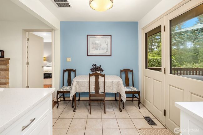 Dining nook off of the kitchen | Image 10