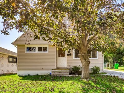 Another view of the front of home | Image 2