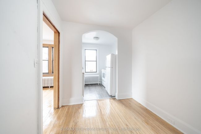 28 - 6 Kingston Rd, Condo with 1 bedrooms, 1 bathrooms and 1 parking in Toronto ON | Image 5
